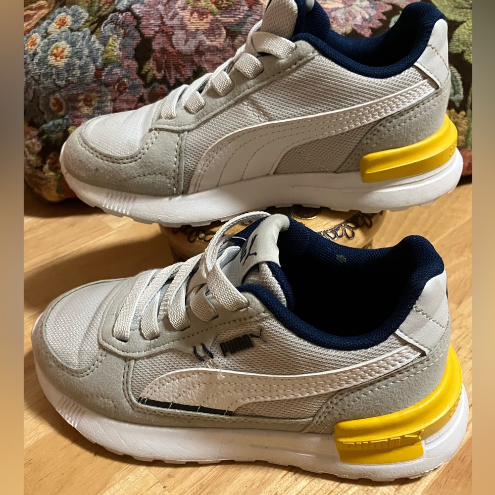 Little boys Puma slip on sneakers size 11. Barely worn